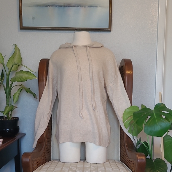 Bloomingdale's Cream Cashmere Sweater - Picture 1 of 5